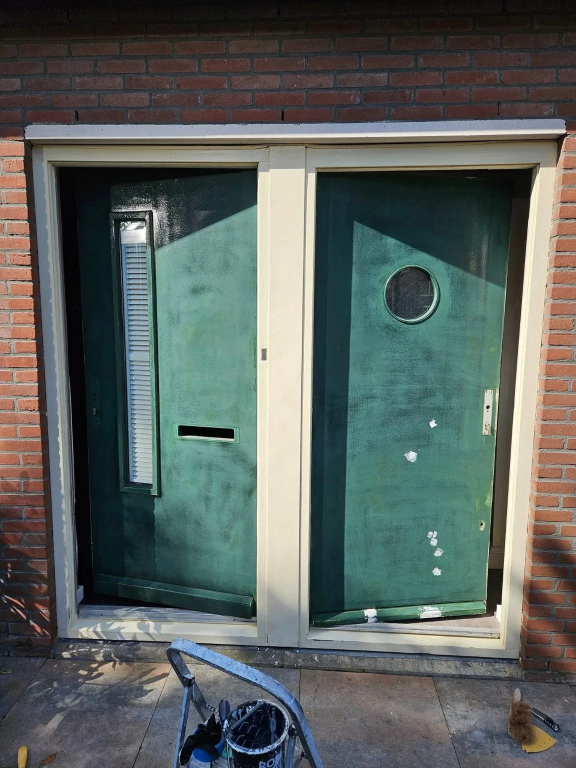 Dubbele houten deuren — bestaande situatie