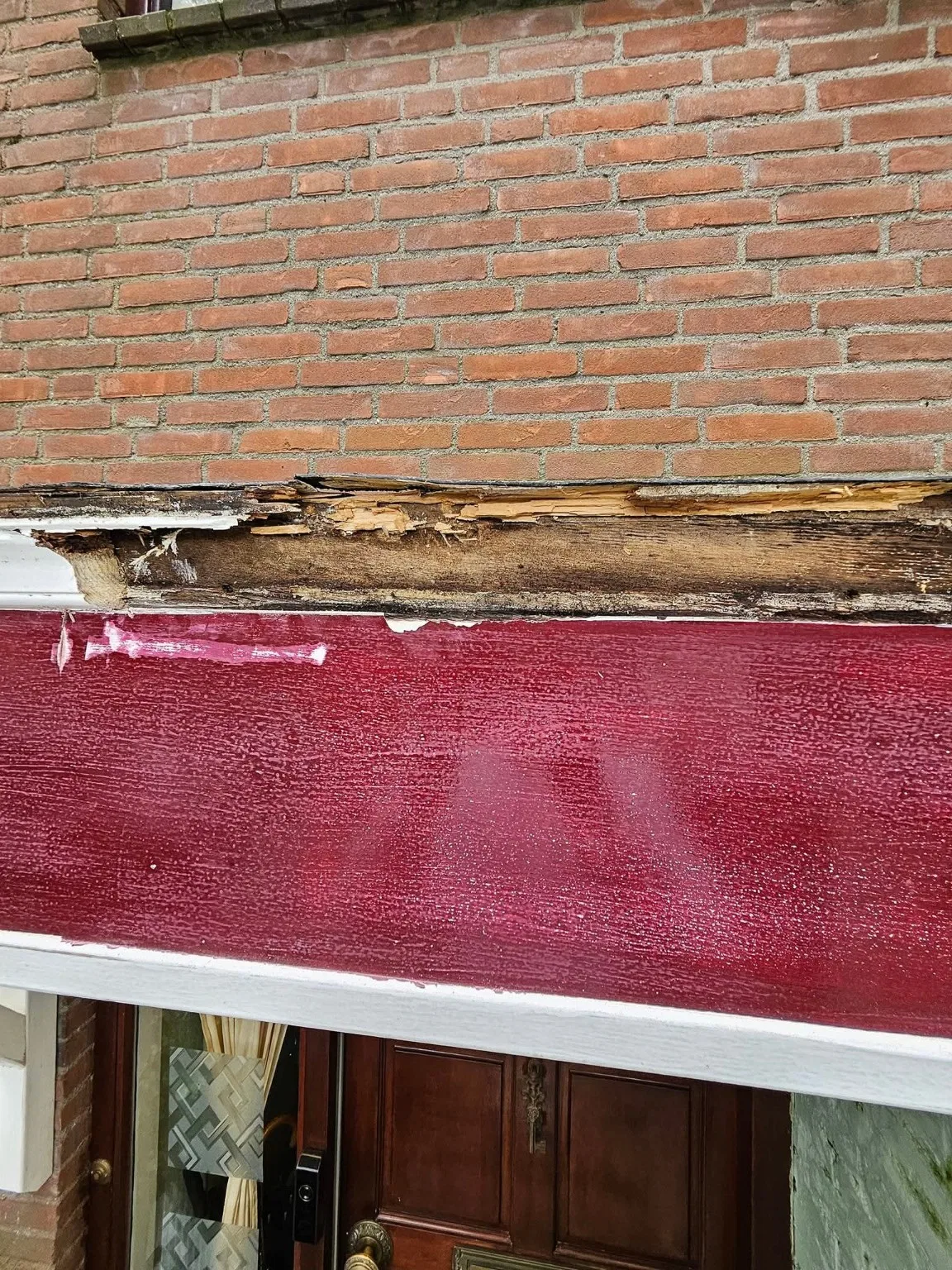 Houtrot — aangetast hout zichtbaar na demontage