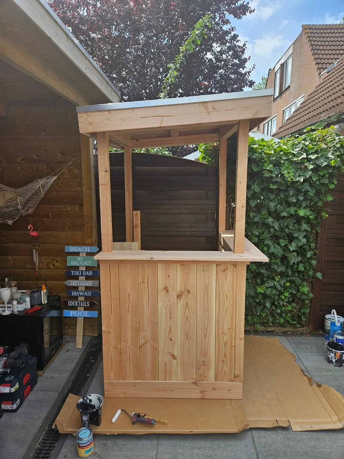 Maatwerk Tiki-bar — constructie en betimmering