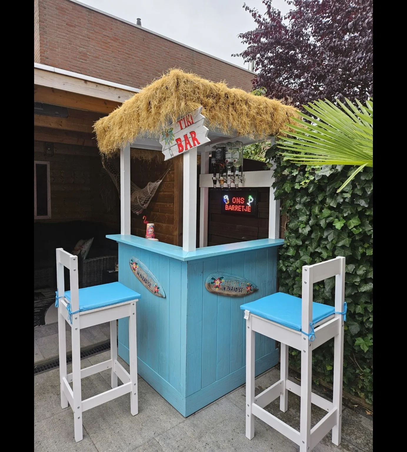 Maatwerk Tiki-bar — compleet afgewerkt eindresultaat